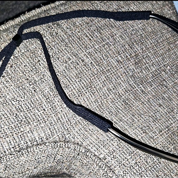 Holder Strap for Sunglasses and Eyeglasses - Picture 5 of 5